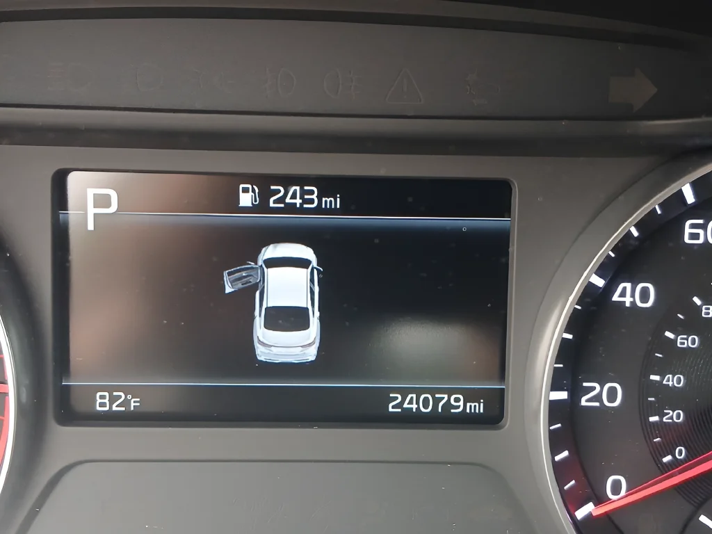 Used 2023 White Kia LXS image 15