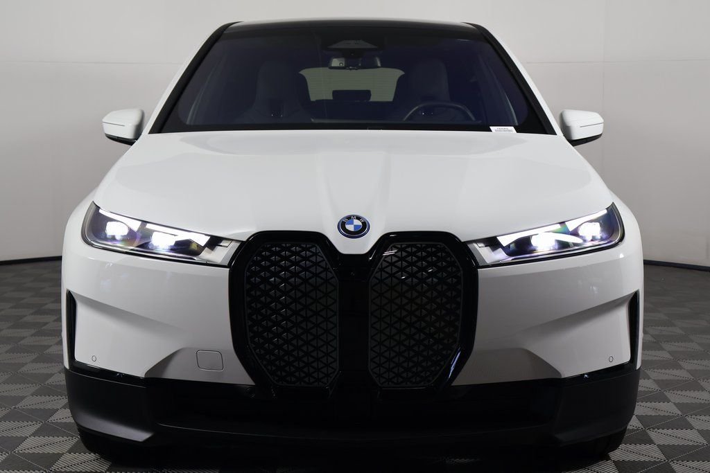 Certified Used 2025 Alpine White BMW xDrive50 image 2