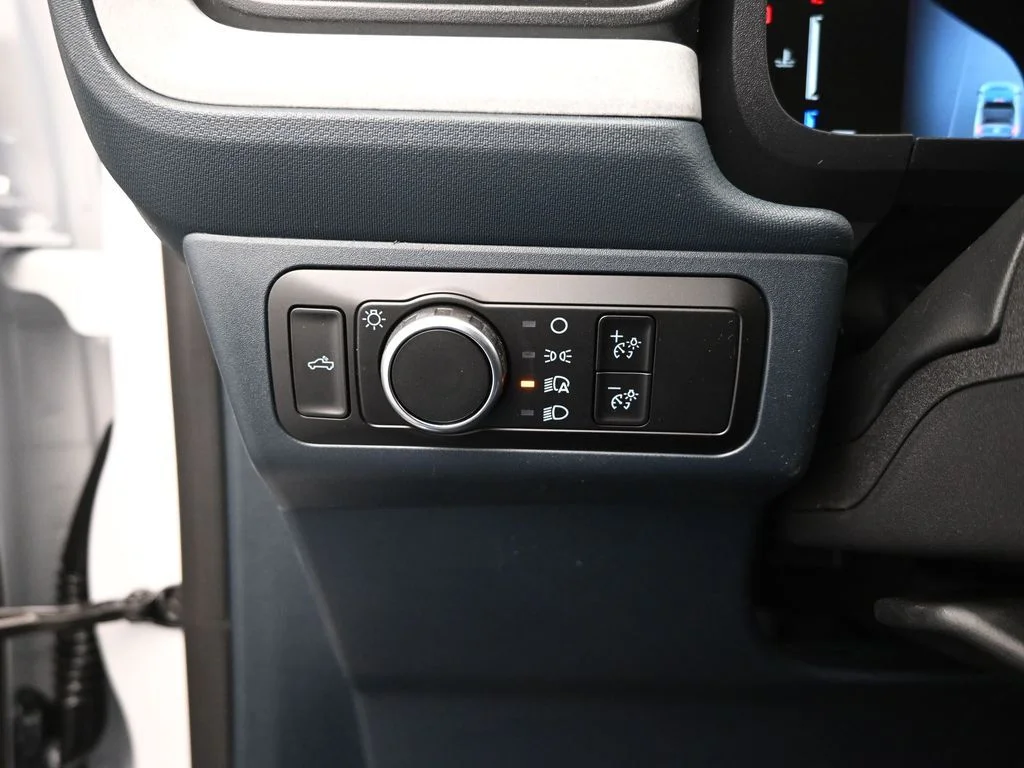 New 2026 Oxford White Ford XLT image 11