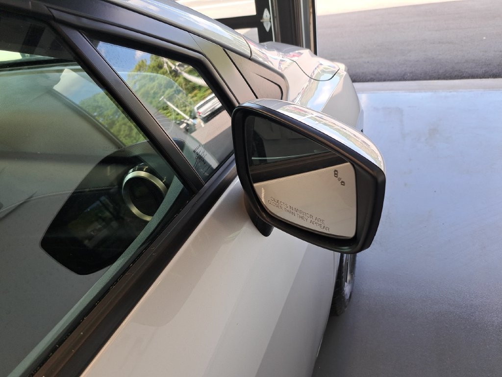 Used 2025 Silver Nissan 1.6 SV image 37