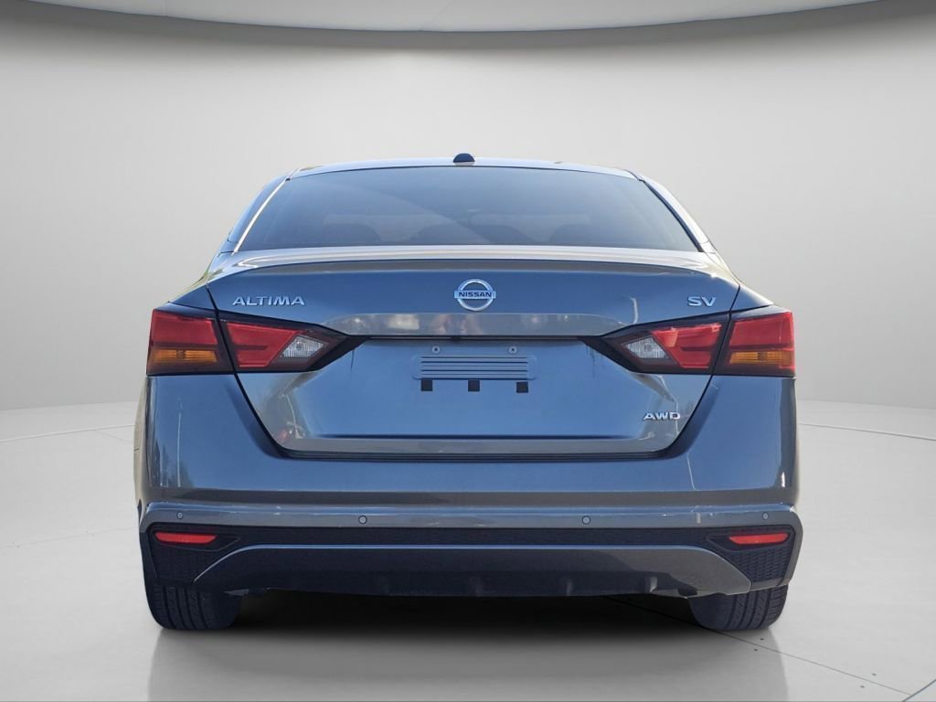 Used 2022 Gun Metallic Nissan 2.5 SV image 22