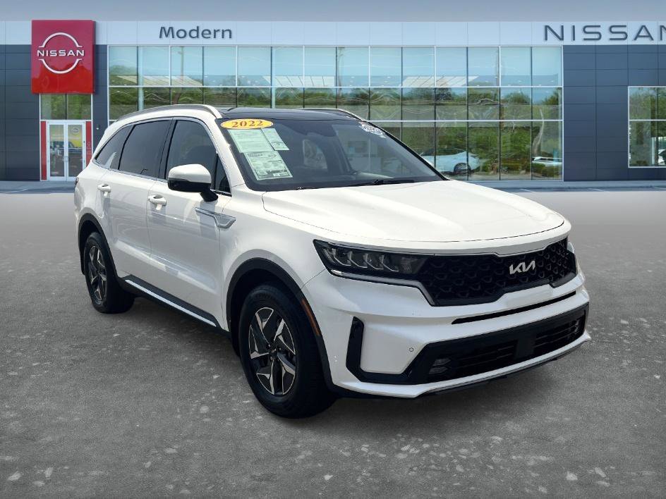 Used 2022 Snow White Pearl Kia EX image 3