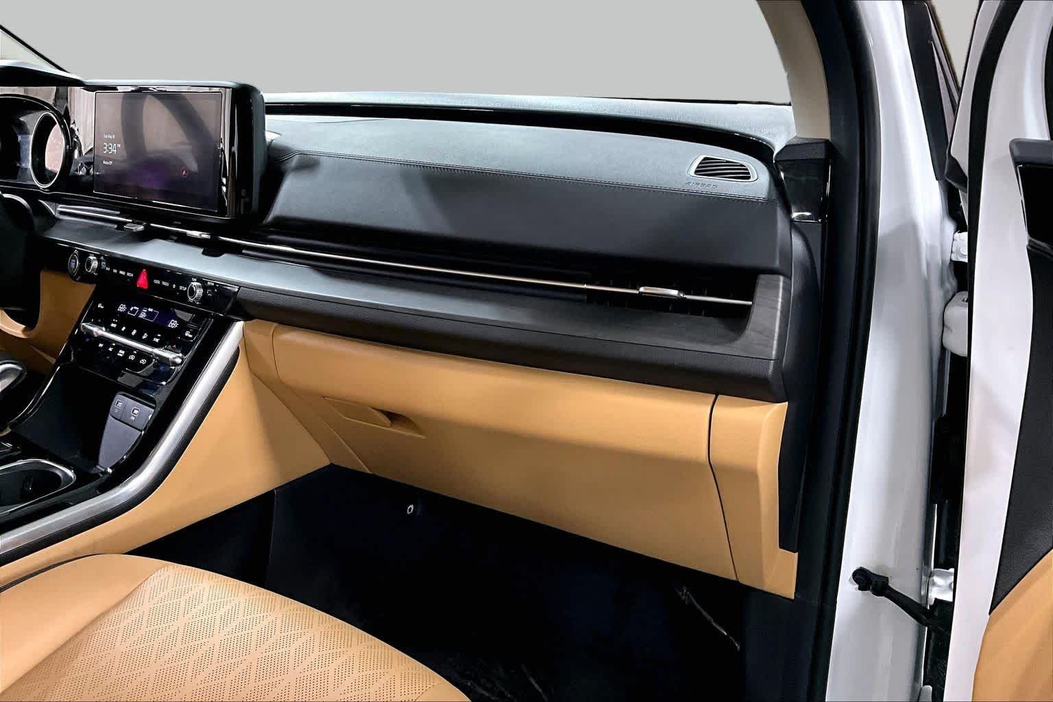 Used 2024 Snow White Pearl Kia EX image 19