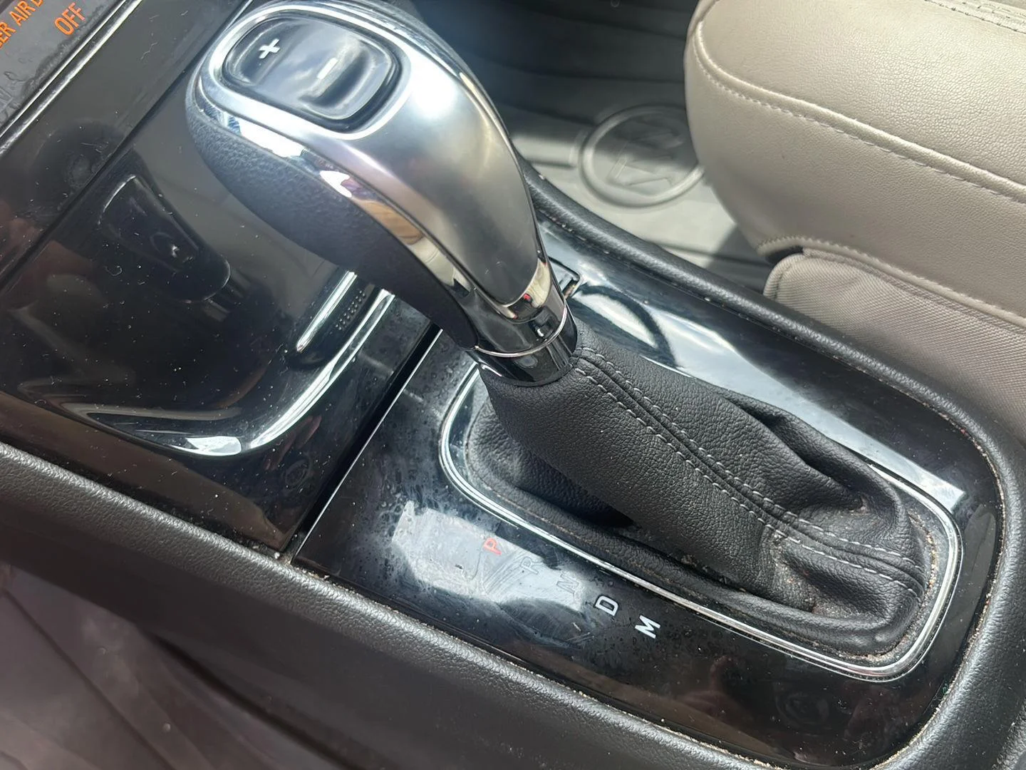 Used 2018 White Frost Tricoat Buick Premium image 14