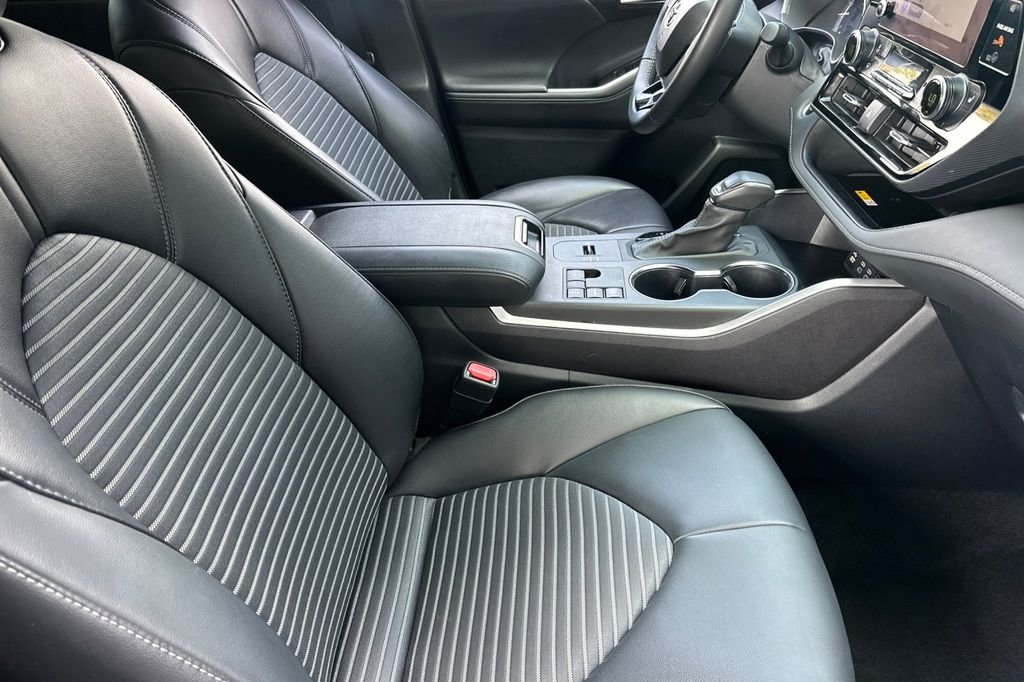 2024 Toyota Highlander XSE - Photo 16