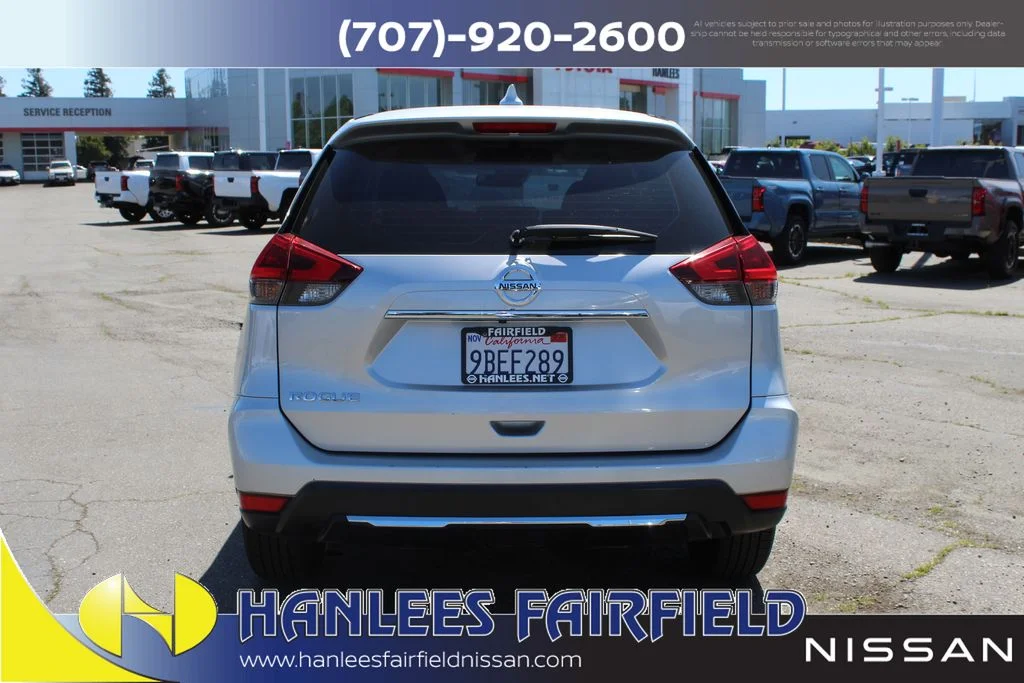 Used 2020 Silver Nissan S image 8
