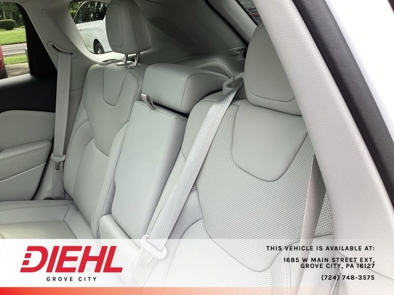 Used 2022 White Jeep Latitude Lux image 20