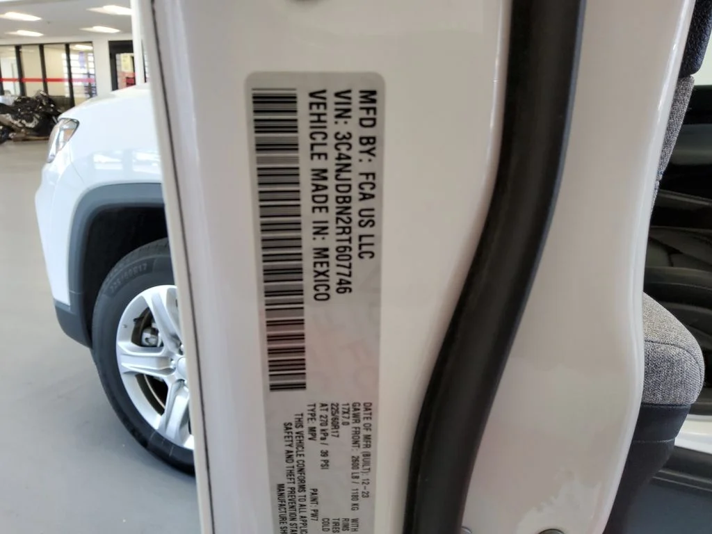 Used 2024 White Jeep Latitude image 20