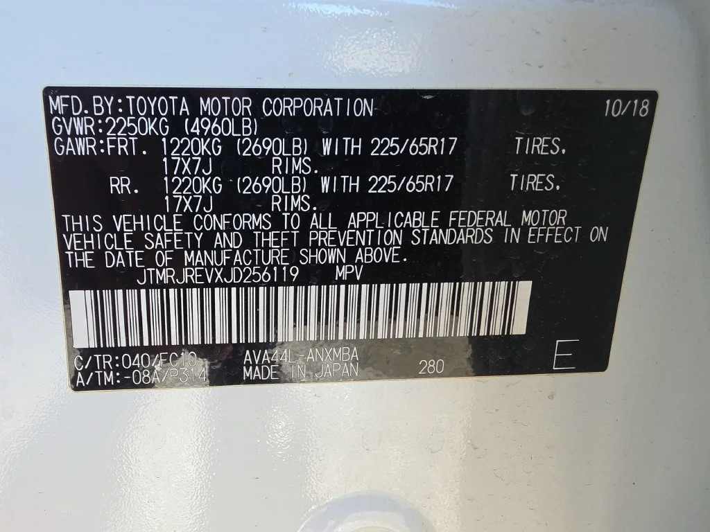 Used 2018 White Toyota XLE image 15