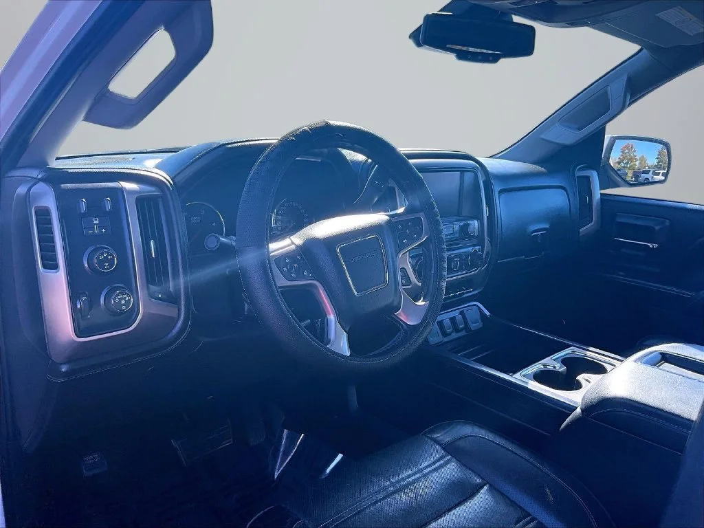 Used 2015 White GMC Denali image 13