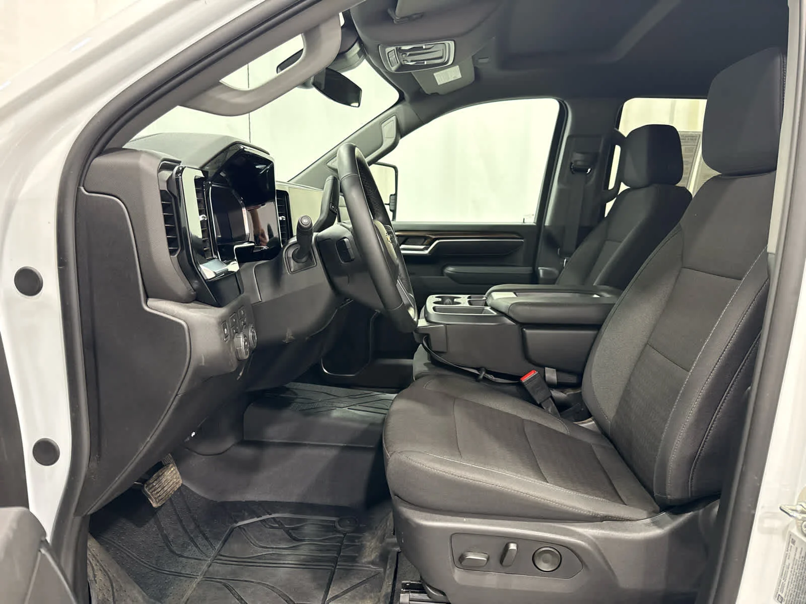 Used 2026 Summit White Chevrolet LT image 11