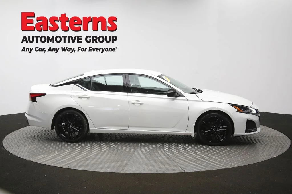 Used 2023 White Nissan 2.5 SR image 45