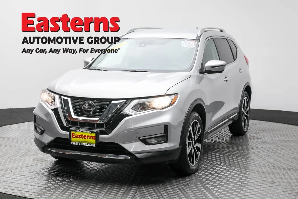 Used 2020 Silver Nissan SL image 1