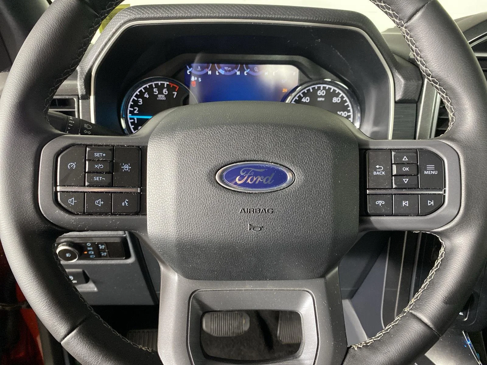 Used 2023 Hot Pepper Red Tinted Clearcoat Ford XLT image 18