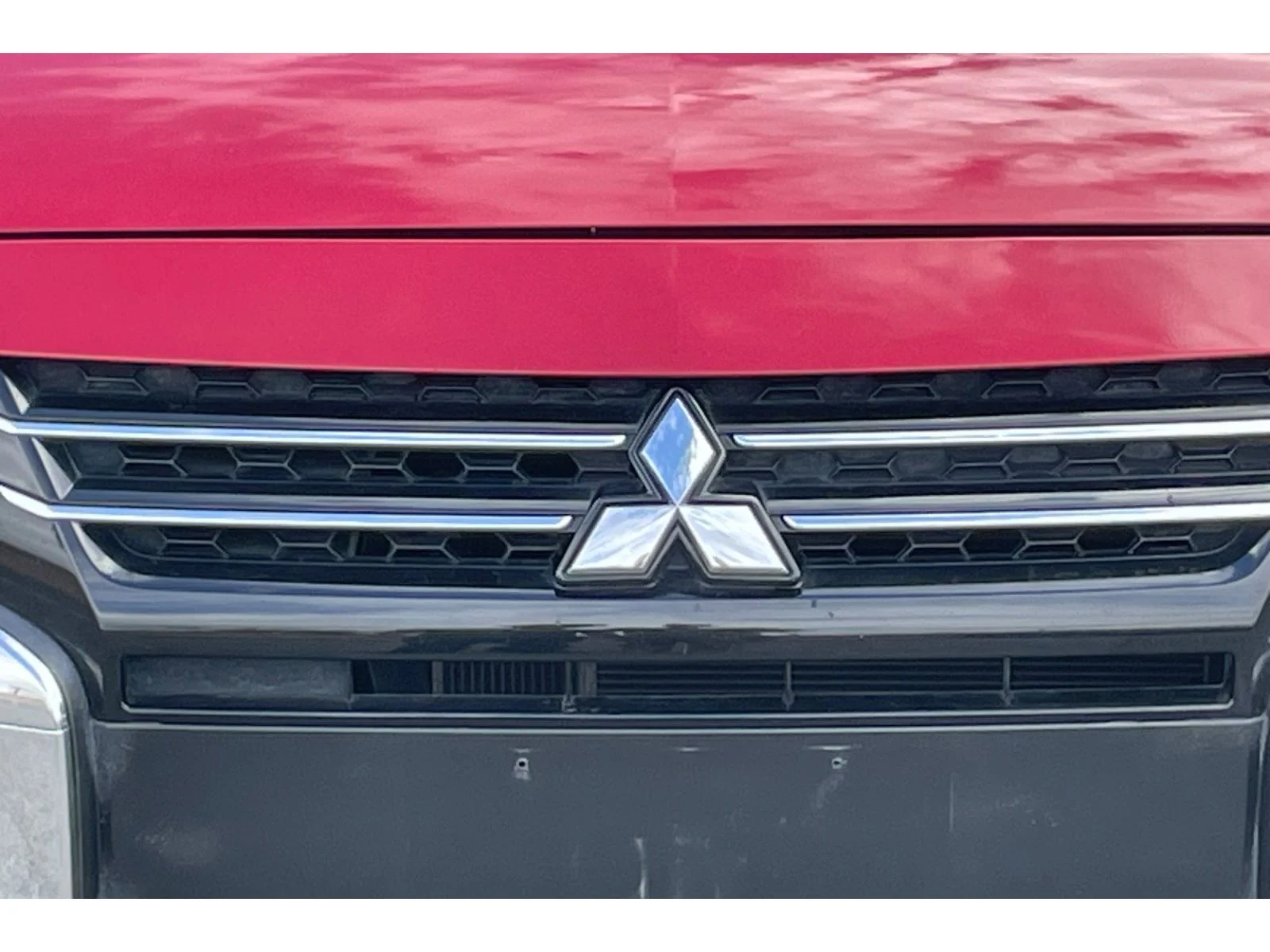 Used 2023 Infrared Metallic w/Black Roof Mitsubishi Black Edition image 37