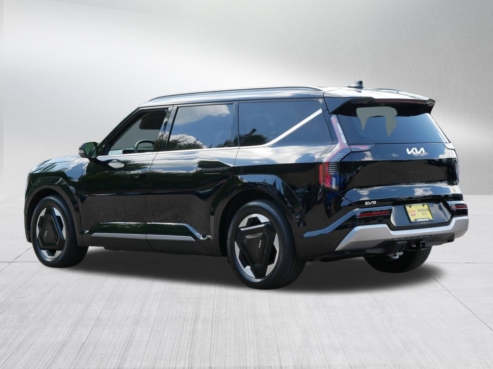 Certified Used 2024 Aurora Black Pearl Kia Land image 5