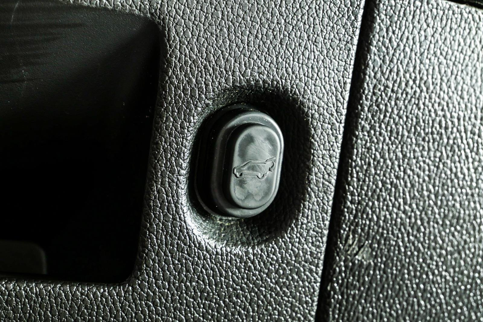 Used 2018 BLACK RAVEN Cadillac Platinum image 37