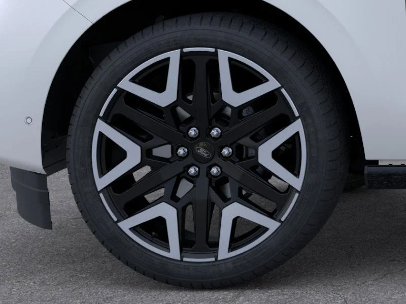 New 2026 Star White Metallic Tri-Coat Ford Platinum image 42