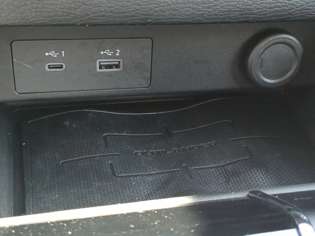 Used 2024 Silver Mitsubishi ES image 22