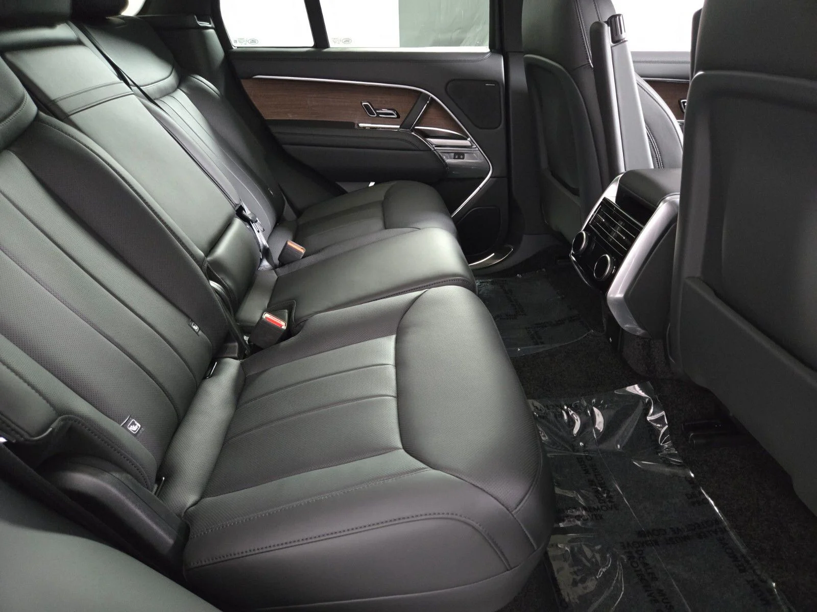 New 2026 Fuji White Land Rover SE image 18