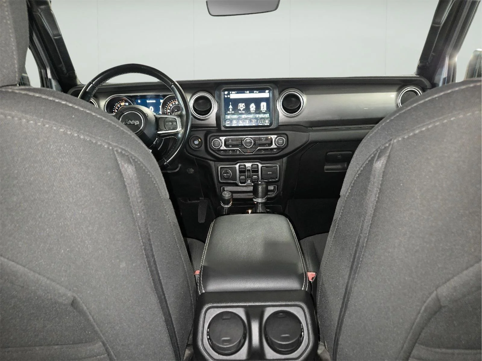 Used 2020 Billet Silver Metallic Jeep Sahara image 31