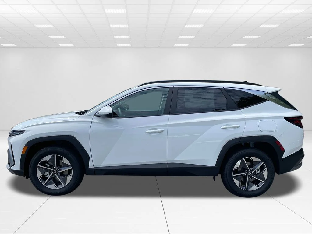 New 2025 White Hyundai SEL image 4