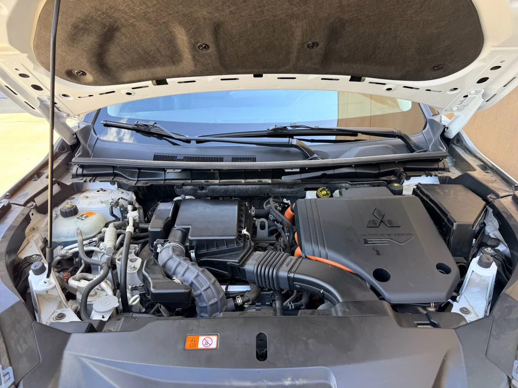 Used 2024 White Diamond Mitsubishi SEL image 30