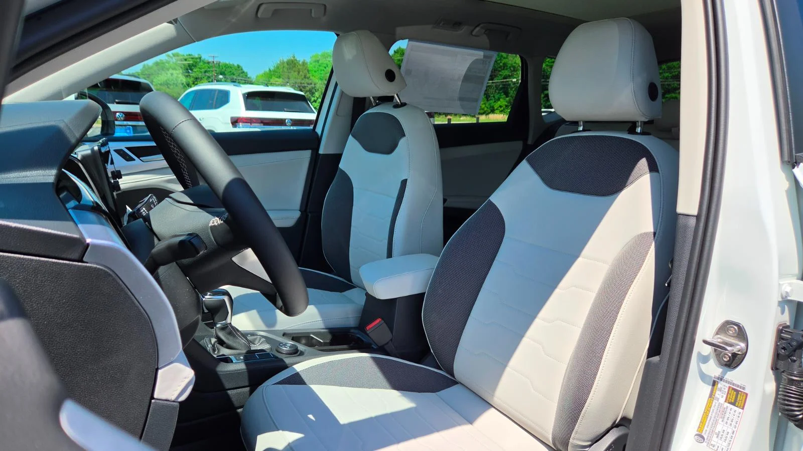 New 2026 Pure White Volkswagen SE image 23