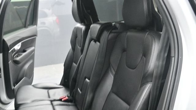 Used 2018 Silver Volvo T6 Momentum image 22