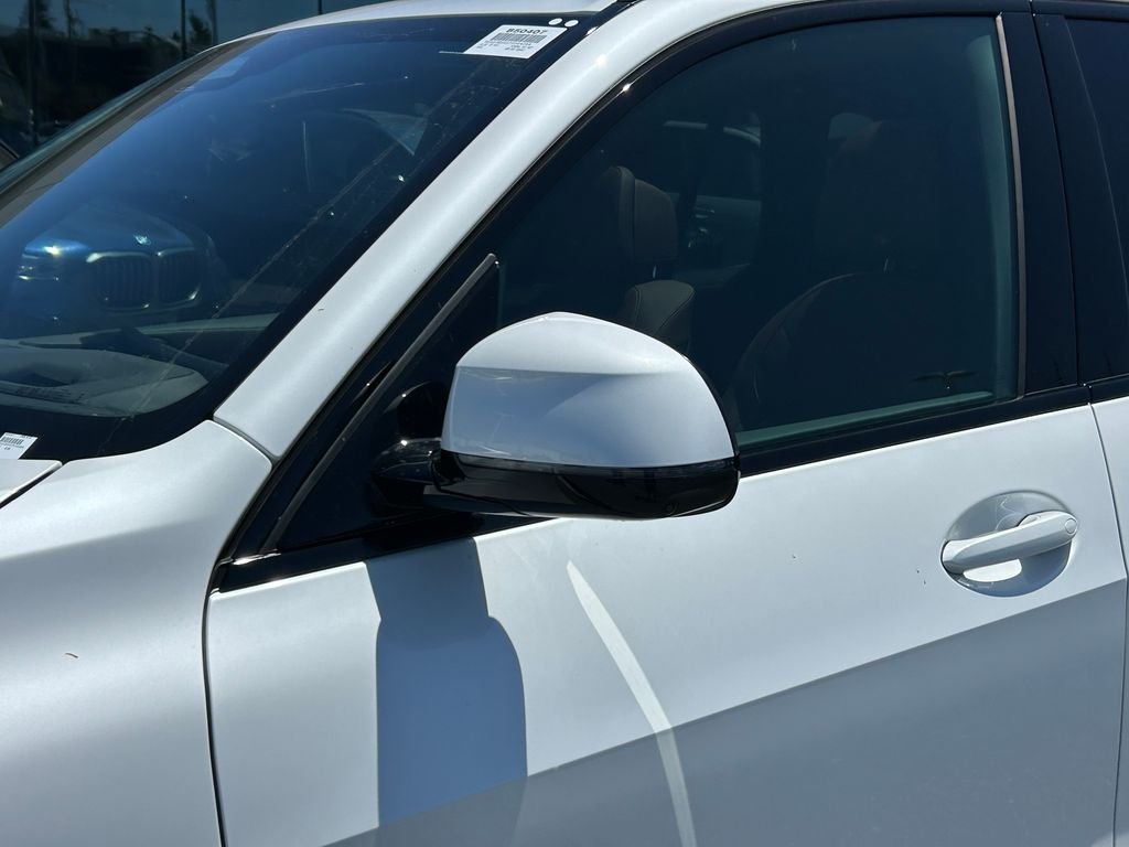 New 2026 Mineral White Metallic BMW xDrive40i image 10