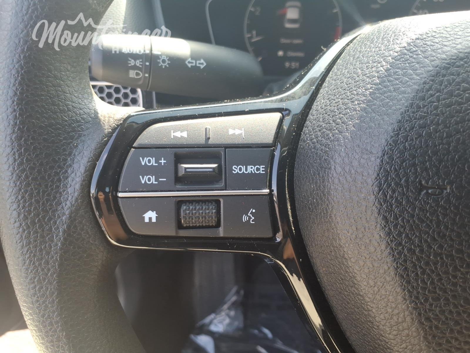 Used 2025 Meteorite Gray Metallic Honda LX image 27
