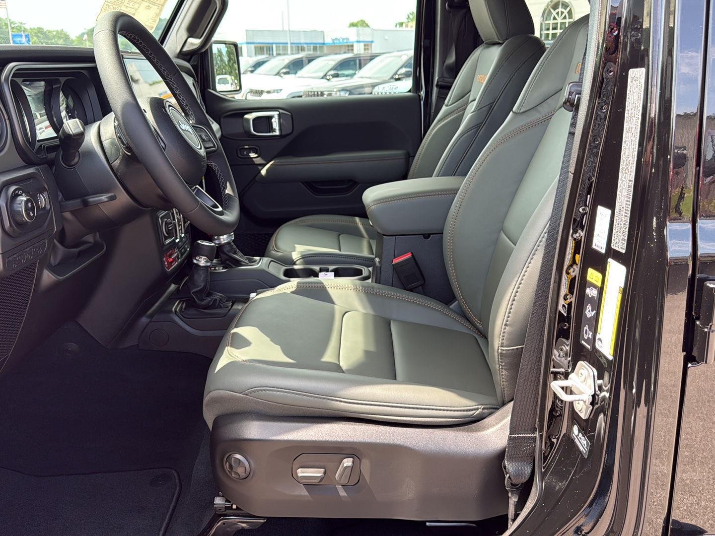 New 2026 Black Clear-Coat Exterior Paint Jeep Mojave X image 10