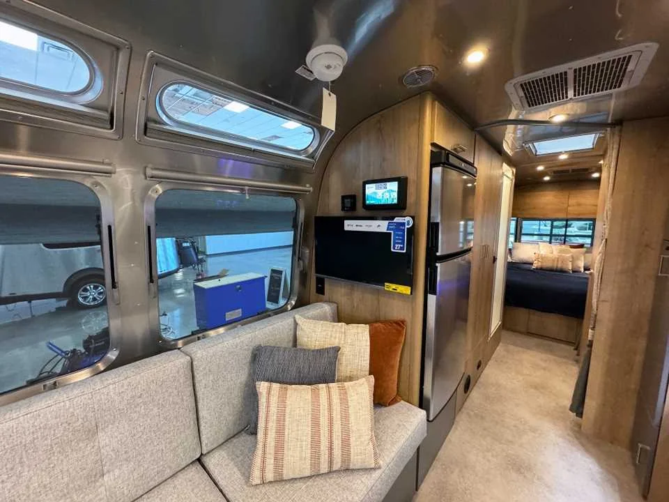 New 2027 SILVER AIRSTREAM  image 13