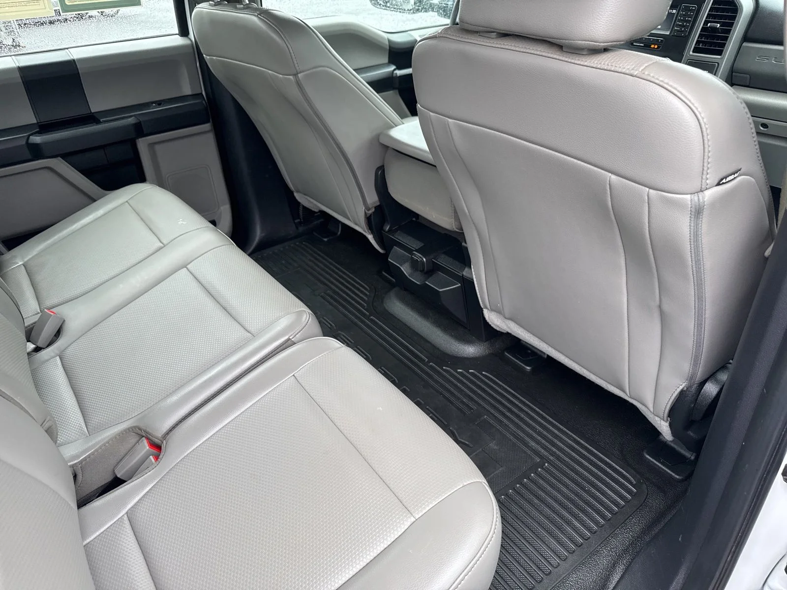 Used 2019 White Ford XL image 27