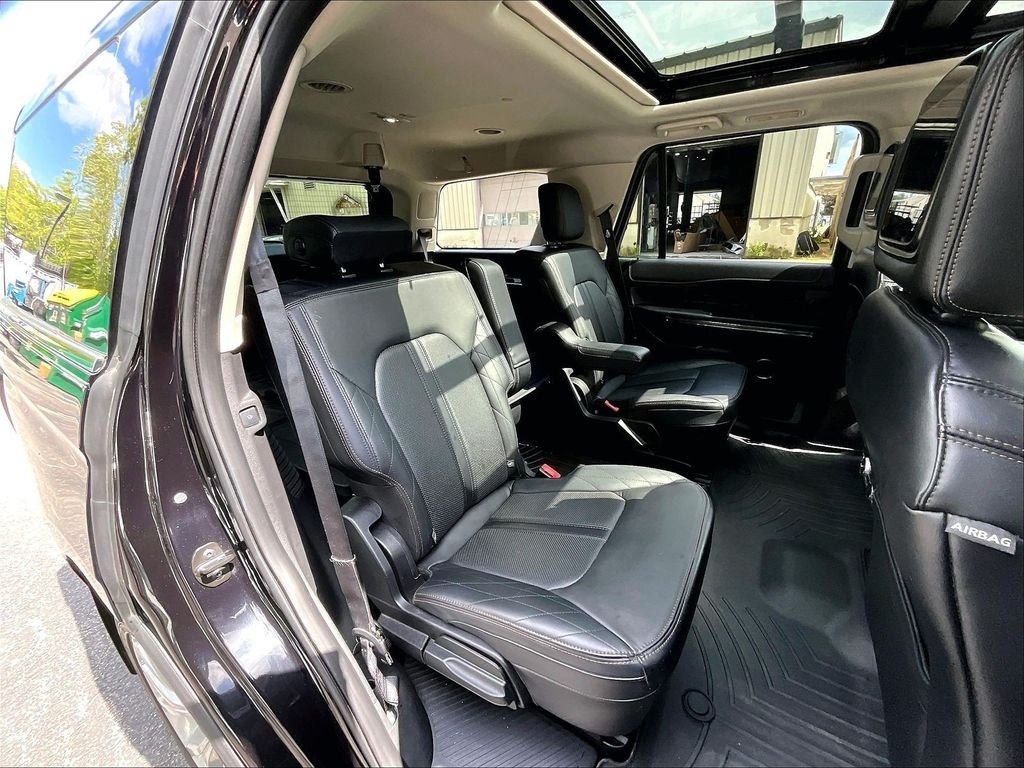 Used 2019 Black Metallic Ford Platinum image 16