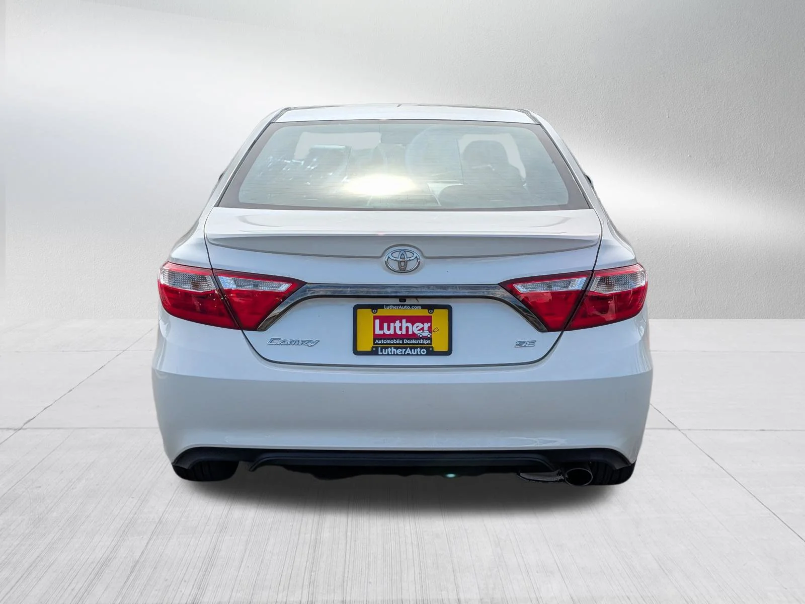 Used 2015 Blizzard Pearl Toyota SE image 6