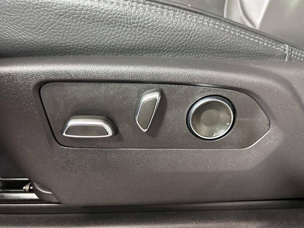 Used 2025 Onyx Black GMC Denali image 15