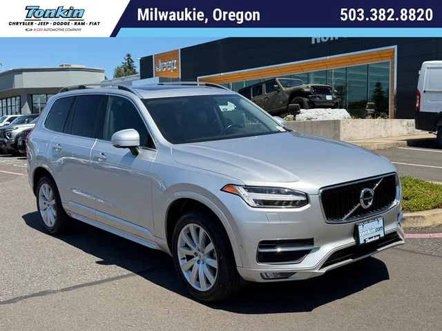 2017 Volvo XC90 T6 Momentum