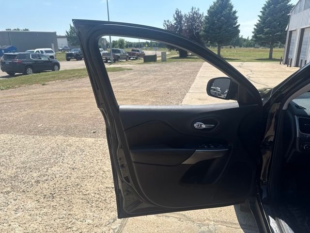 Used 2020 Black Jeep Limited image 21