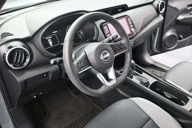 Used 2023 Gray Nissan SR image 13