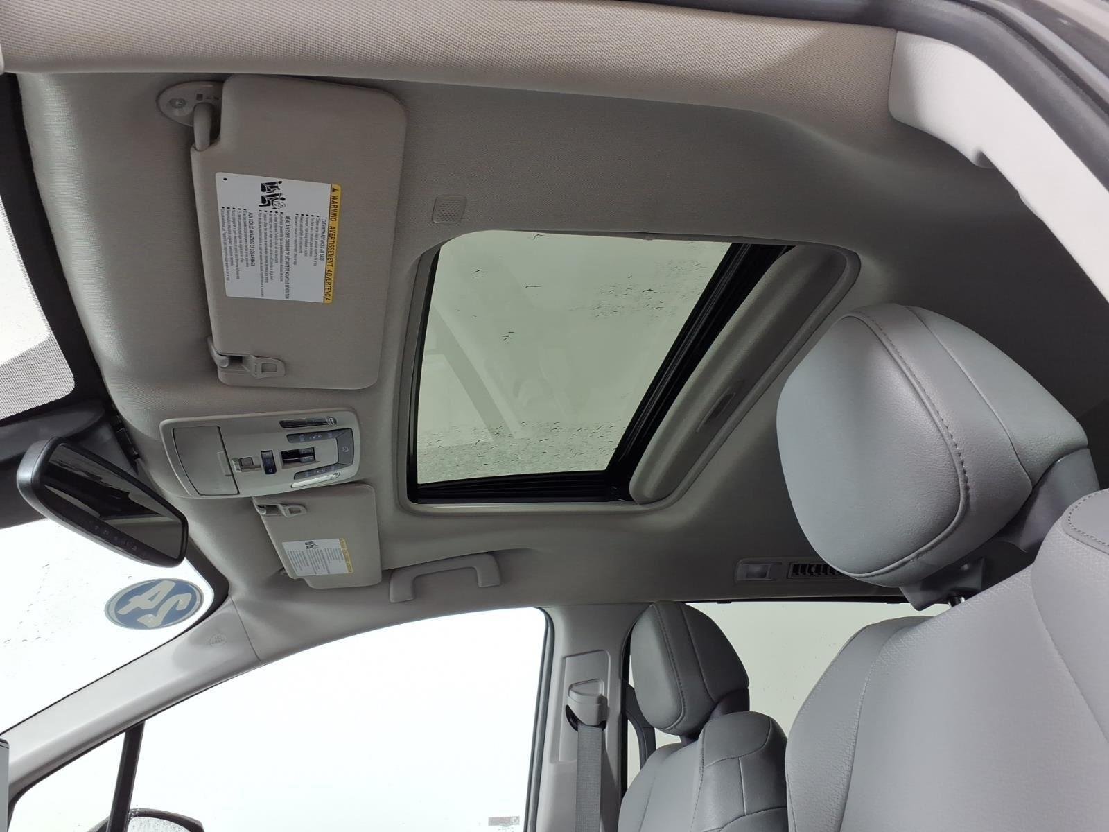 2024 Toyota Sienna XLE - Photo 8