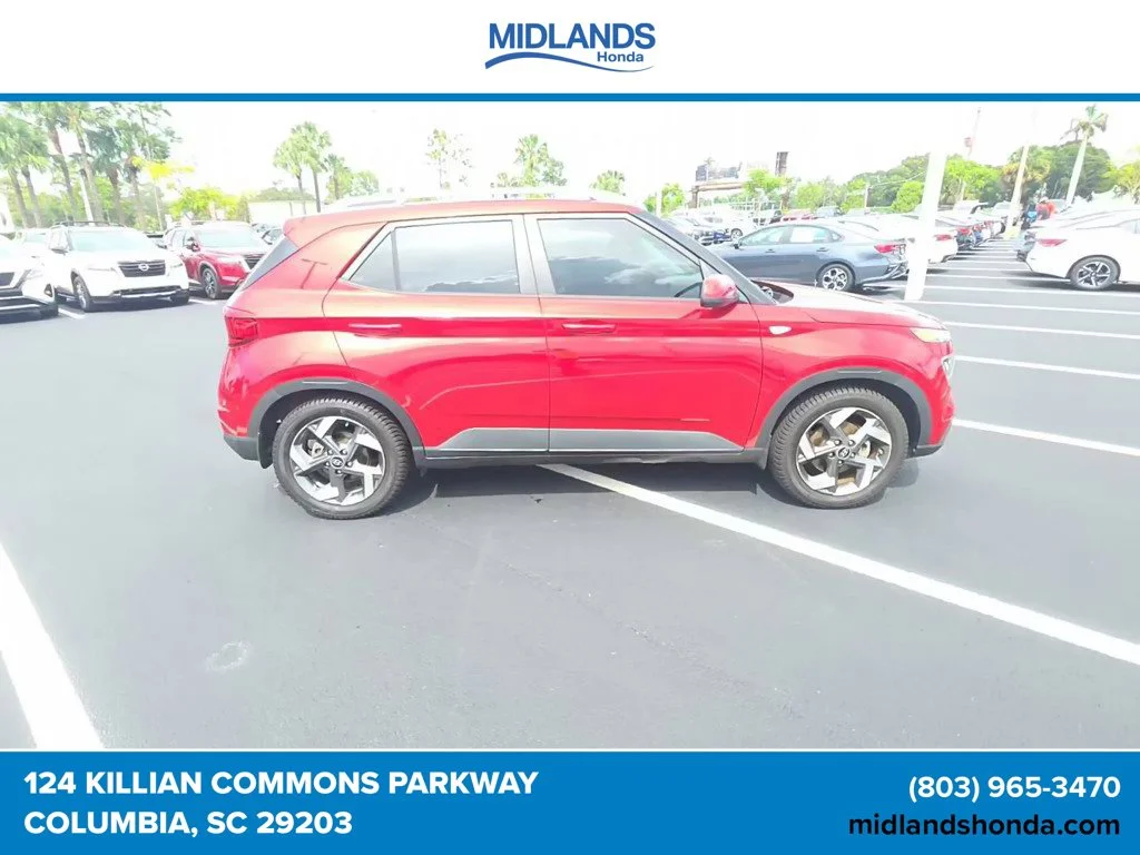 Used 2022 Scarlet Red Hyundai SEL image 1