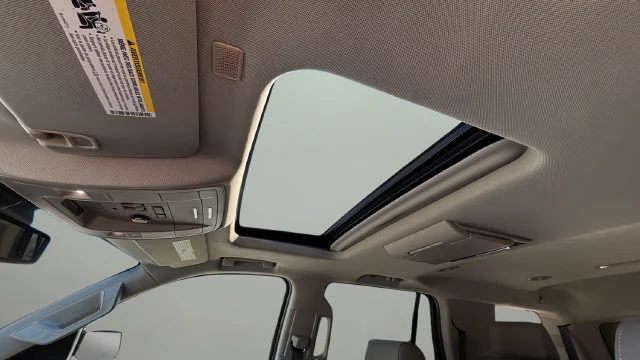 Used 2018 White Chevrolet Premier image 19