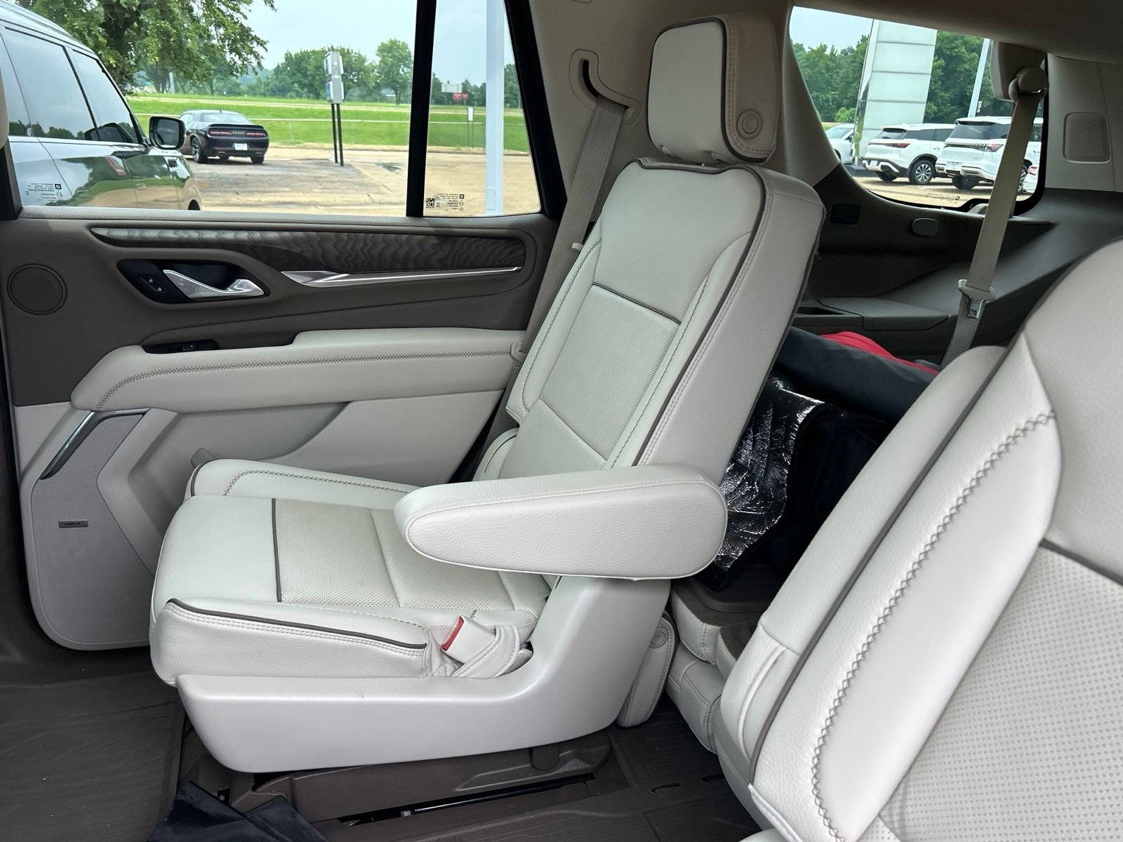 Used 2022 White GMC Denali image 35