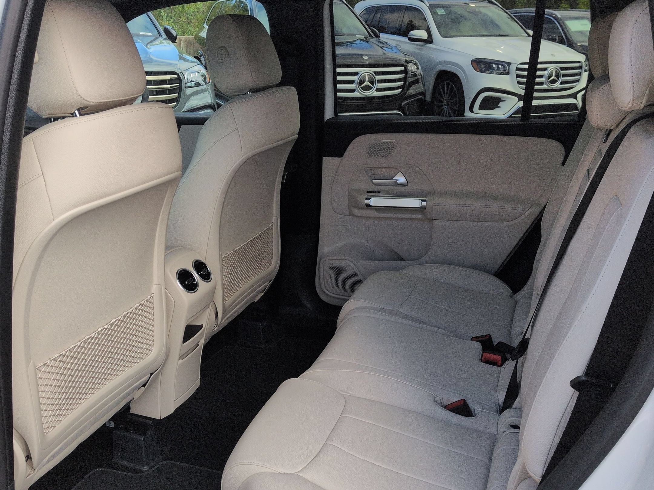 New 2026 Polar White Mercedes-Benz GLB 250 image 54