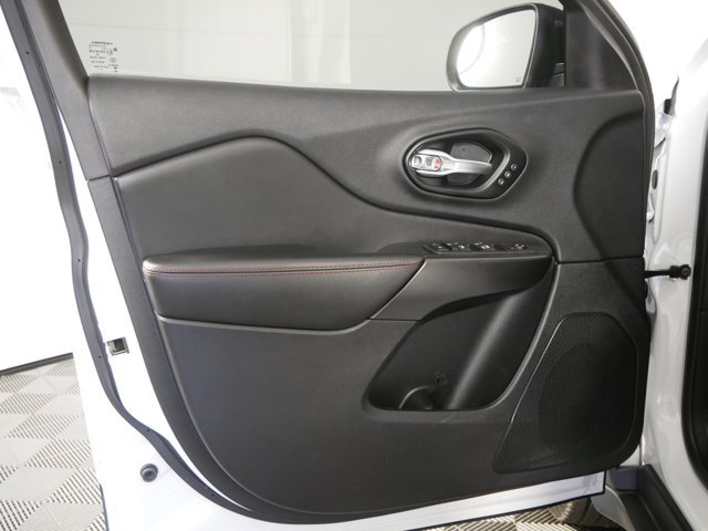 Used 2022 Bright White Clearcoat Jeep Trailhawk w/ Technology Pkg & Comfort Pkg image 8