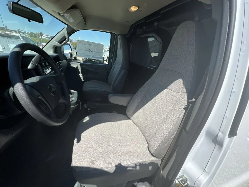 New 2026 Summit White Chevrolet 1WT image 19