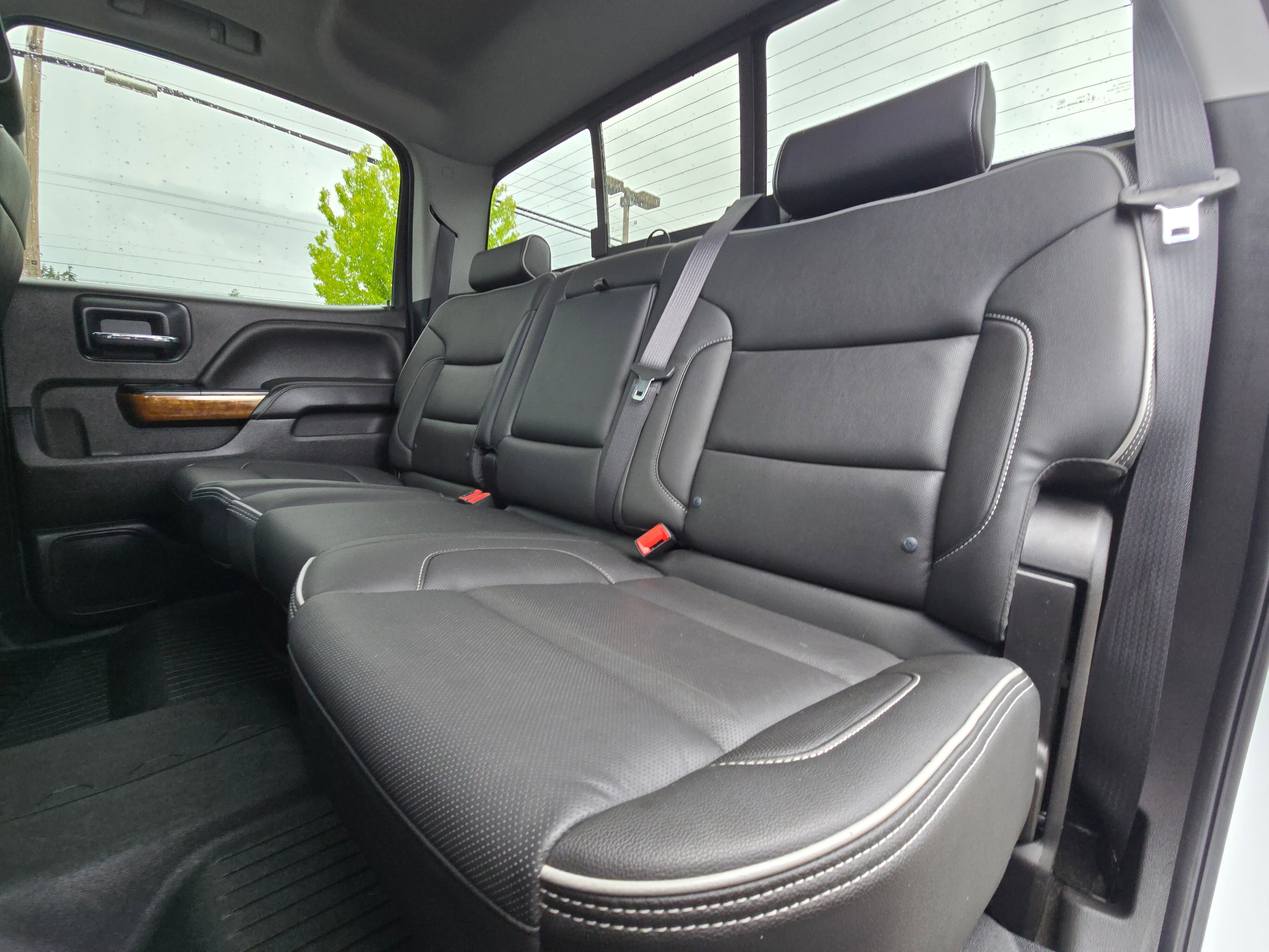 Used 2018 IRIDESCENT PEARL TRICOAT Chevrolet High Country image 17