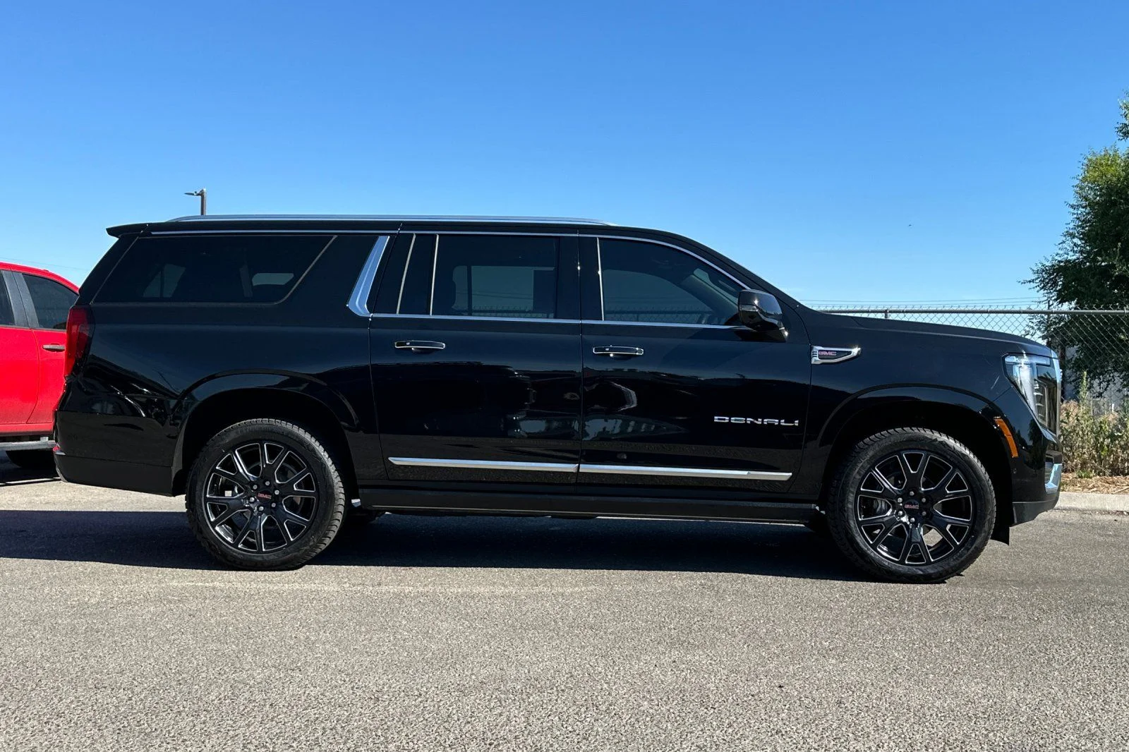 Used 2026  GMC Denali image 2
