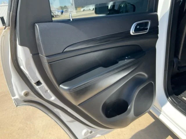 Used 2019 White Jeep Altitude image 22